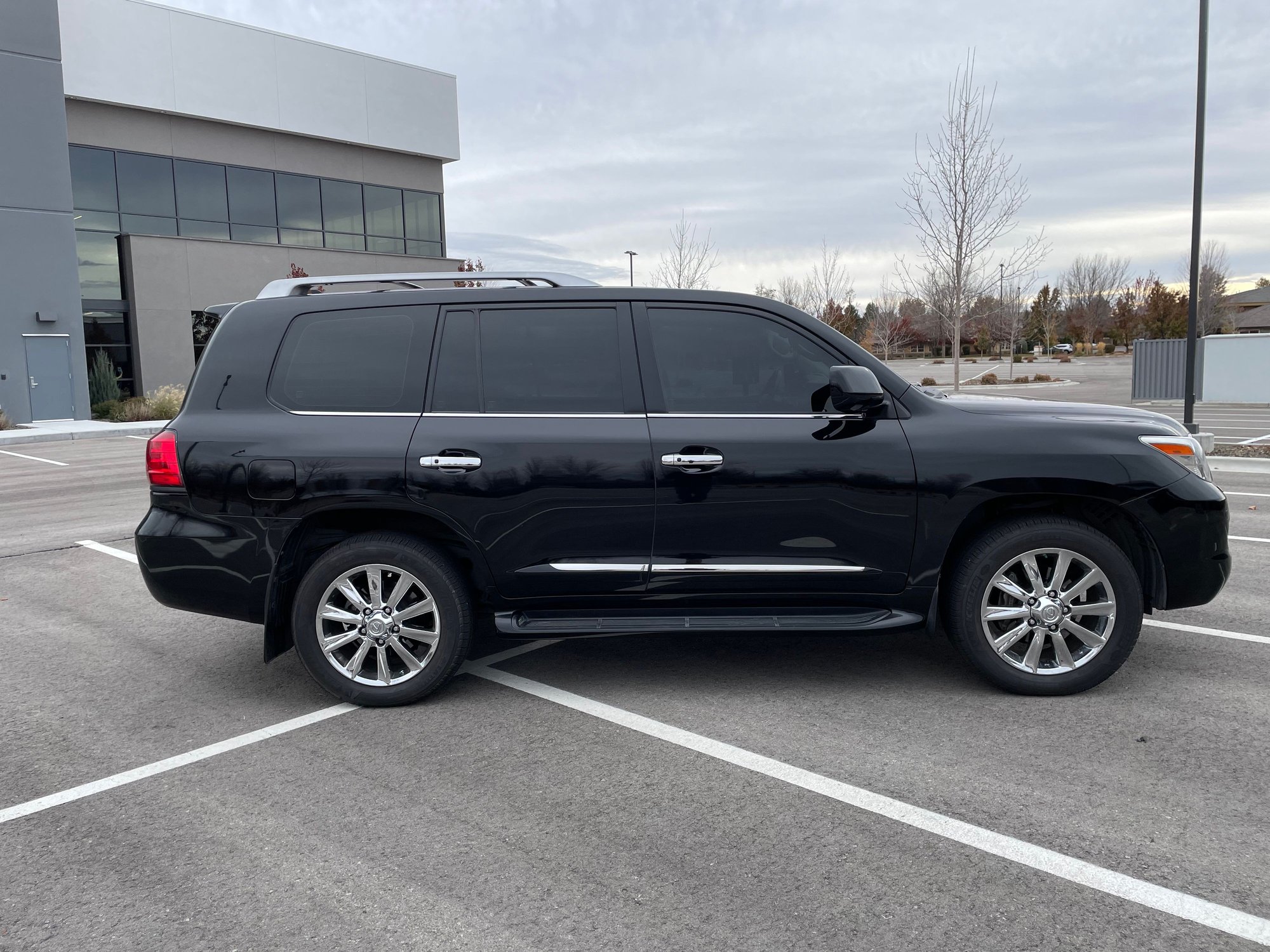 2008 Lexus LX570 - 2008 LX570 - 74k miles - Used - VIN JTJHY00W884007439 - 74,000 Miles - 8 cyl - 4WD - Automatic - SUV - Black - Meridian, ID 83642, United States