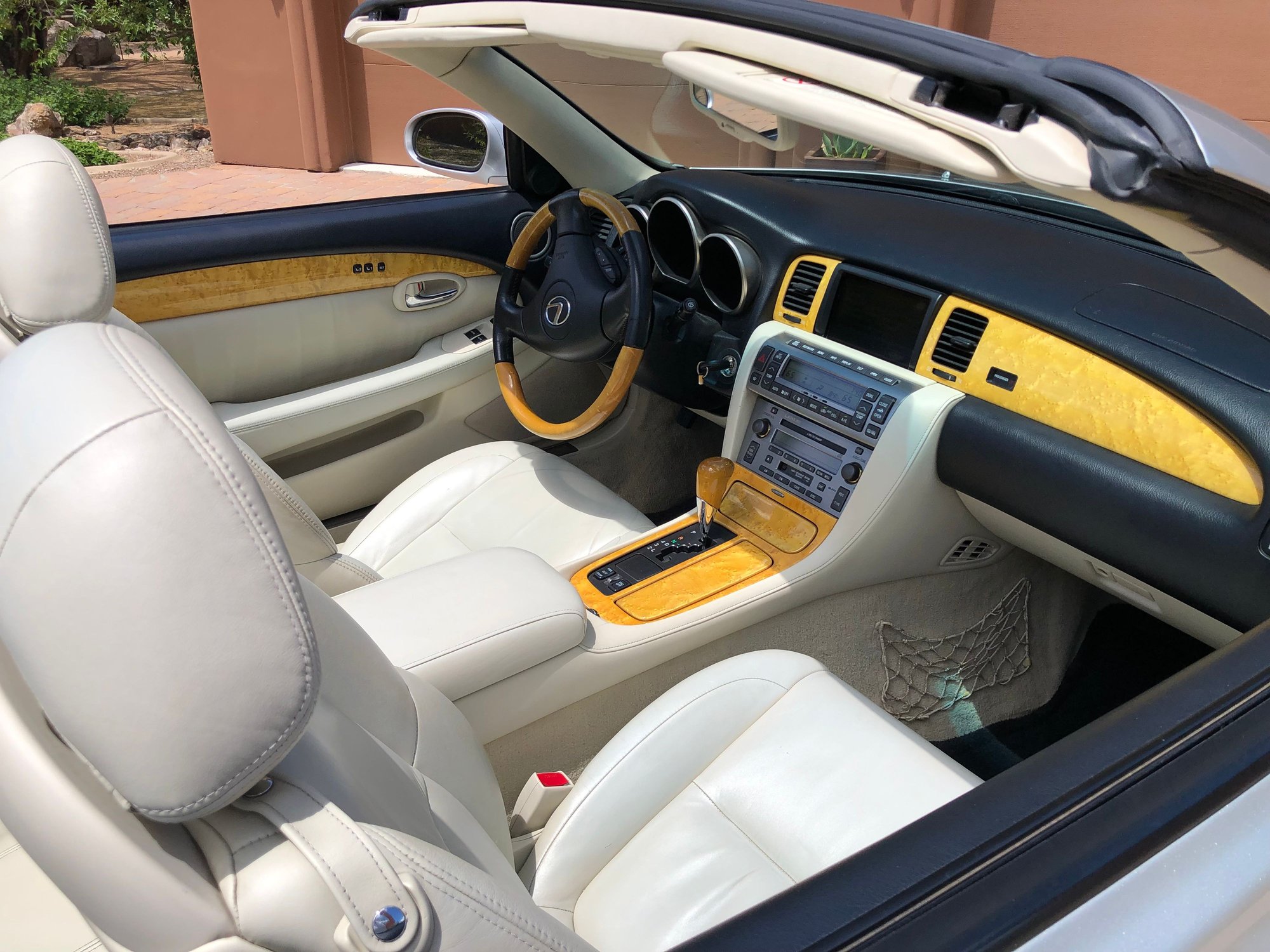 2002 Lexus SC430 - 2002 Lexus SC430 Stunning Immaculate T-belt Service All Maintenance completed - New - VIN JTHFN48Y920001694 - 8 cyl - 2WD - Automatic - Convertible - Silver - Tucson, AZ 85755, United States