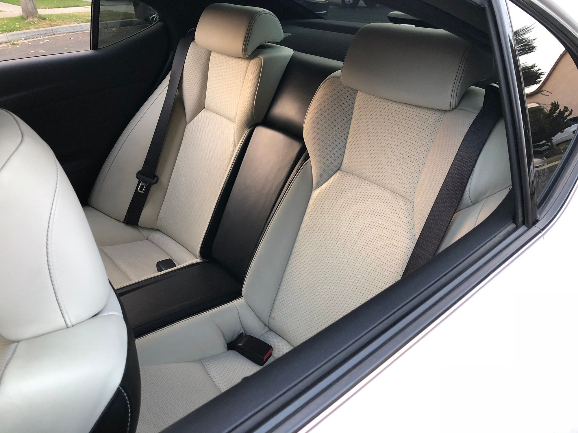 2009 Lexus IS F - 2009 Lexus ISF 64k miles with upgrades! - Used - VIN jthbp262595006061 - 64,300 Miles - 8 cyl - 2WD - Automatic - Sedan - White - Turlock, CA 95382, United States