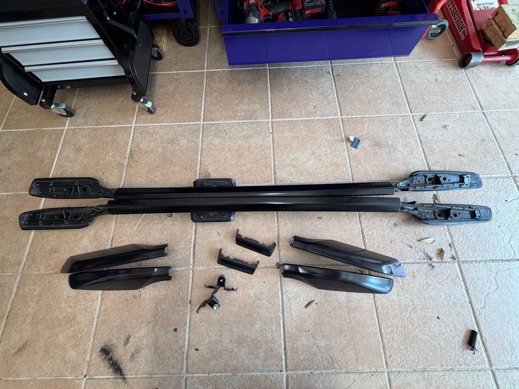 Exterior Body Parts - 2022 GX460 Black Line Roof Rails & Thule Crossbars Flush Mount for 2010-2023 GX - Used - 2010 to 2023 Lexus GX460 - Sugar Land, TX 77498, United States