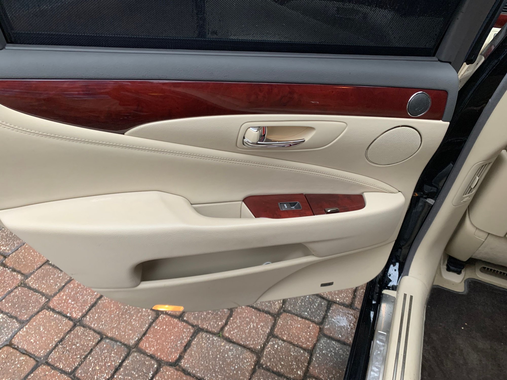 2011 Lexus LS460 - 2011 LS460L for sale - Used - VIN JTHGL5EF7B5042637 - 140 Miles - 8 cyl - 2WD - Automatic - Sedan - Black - Saint Johns, FL 32259, United States