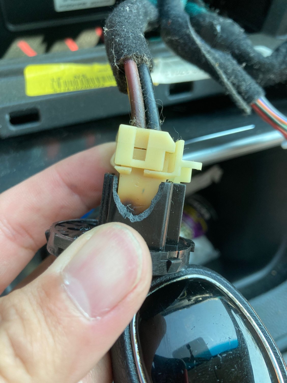 Why is the blower motor not working on 1-3.....thats weird, cant unseat the connector.