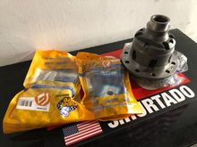 Lsd and figs diff mount/bushings, waiting on new bearings and seals. Decided I would have the diff refreshed with new parts while it’s out so it will hopefully last me longer. Will be going in soon. 