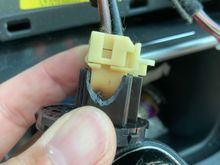 Why is the blower motor not working on 1-3.....that's weird, can't unseat the connector.