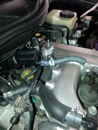 With the clamp in the middle, it was impossible to detect the leak and given me the codes and hesitation and the car. Check that air hoses first. Is located close to the PCV Valve and the intake manifold.