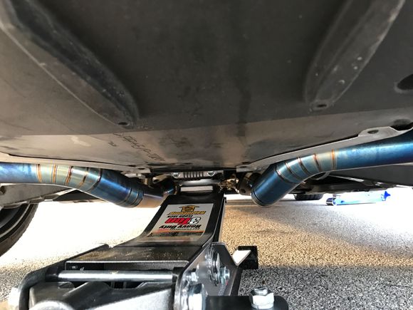 old pic from way back. Pipes were blue from 1st track day 