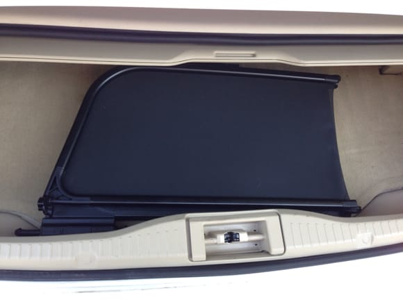 Folded wind screen in trunk