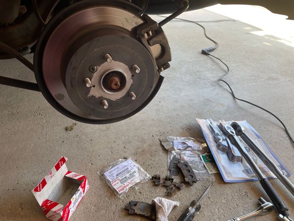 Rear Brake shoes, shims and harware kit - OEM