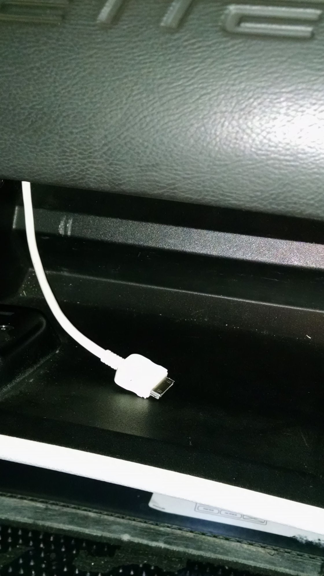 Data cable in glove box CorvetteForum Chevrolet Corvette Forum