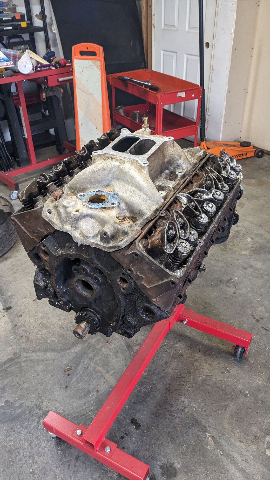 4 Bolt block. Intake manifold stolen off the 305, kept it for weight savings. The entire motor is a grease pit outside but not too bad inside. Apparently the white dust is fake snow from being stored near some Christmas decorations.