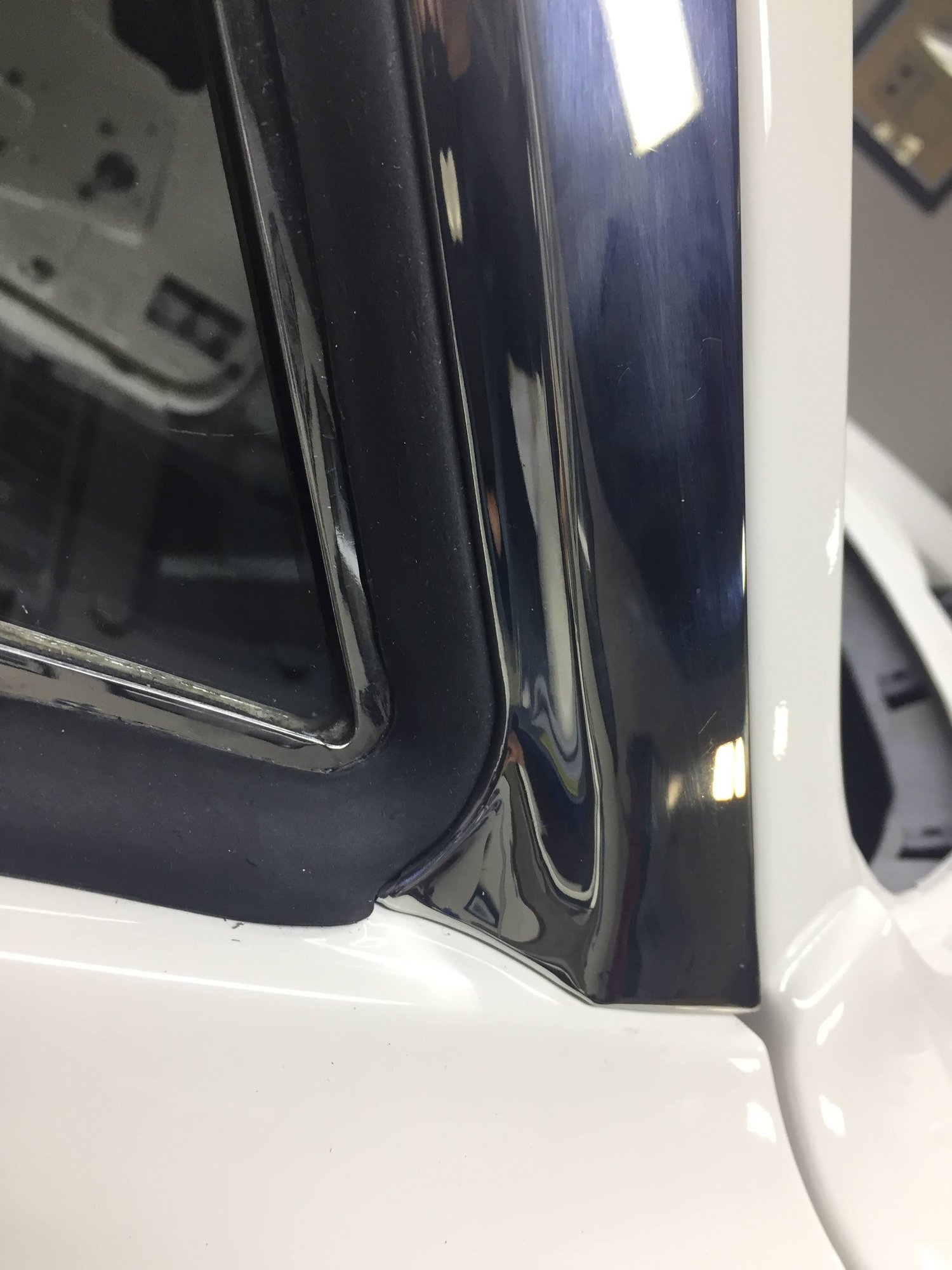 How to fix side vents trims?