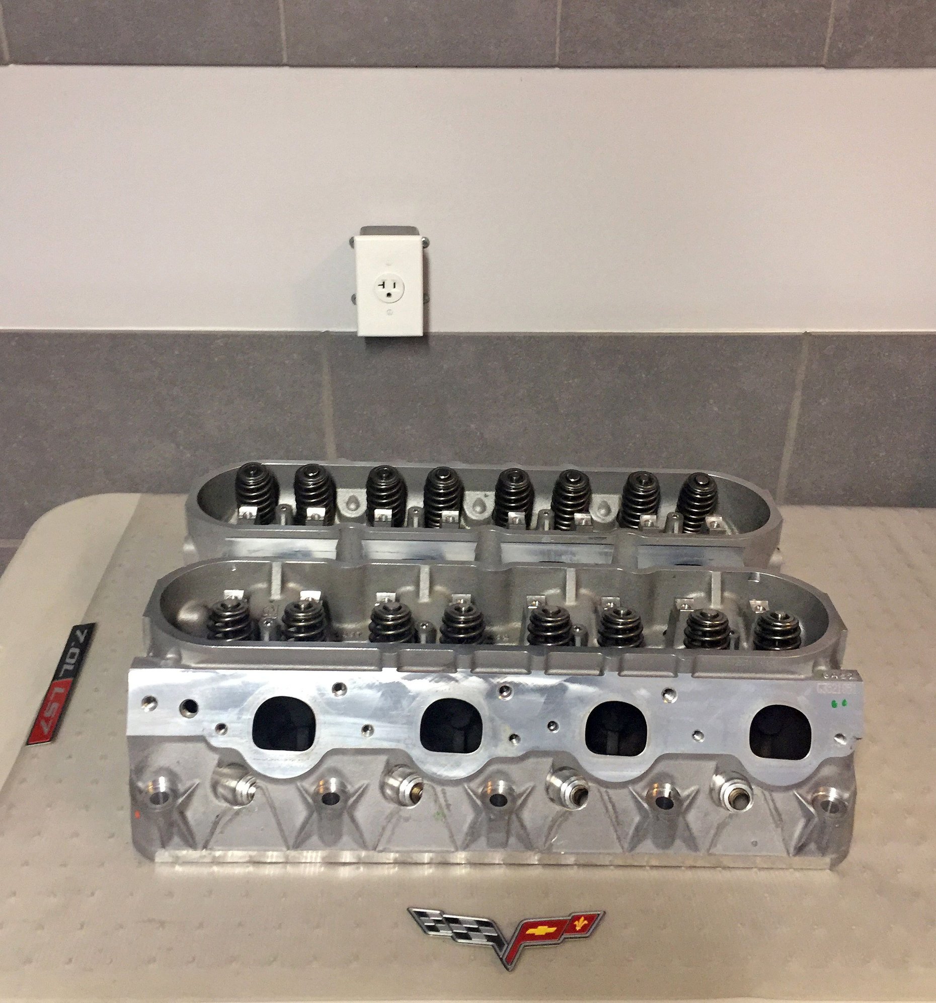FS (For Sale) GM 12578449 LS7 Cylinder Heads (C6 Z06 Corvette) 2000