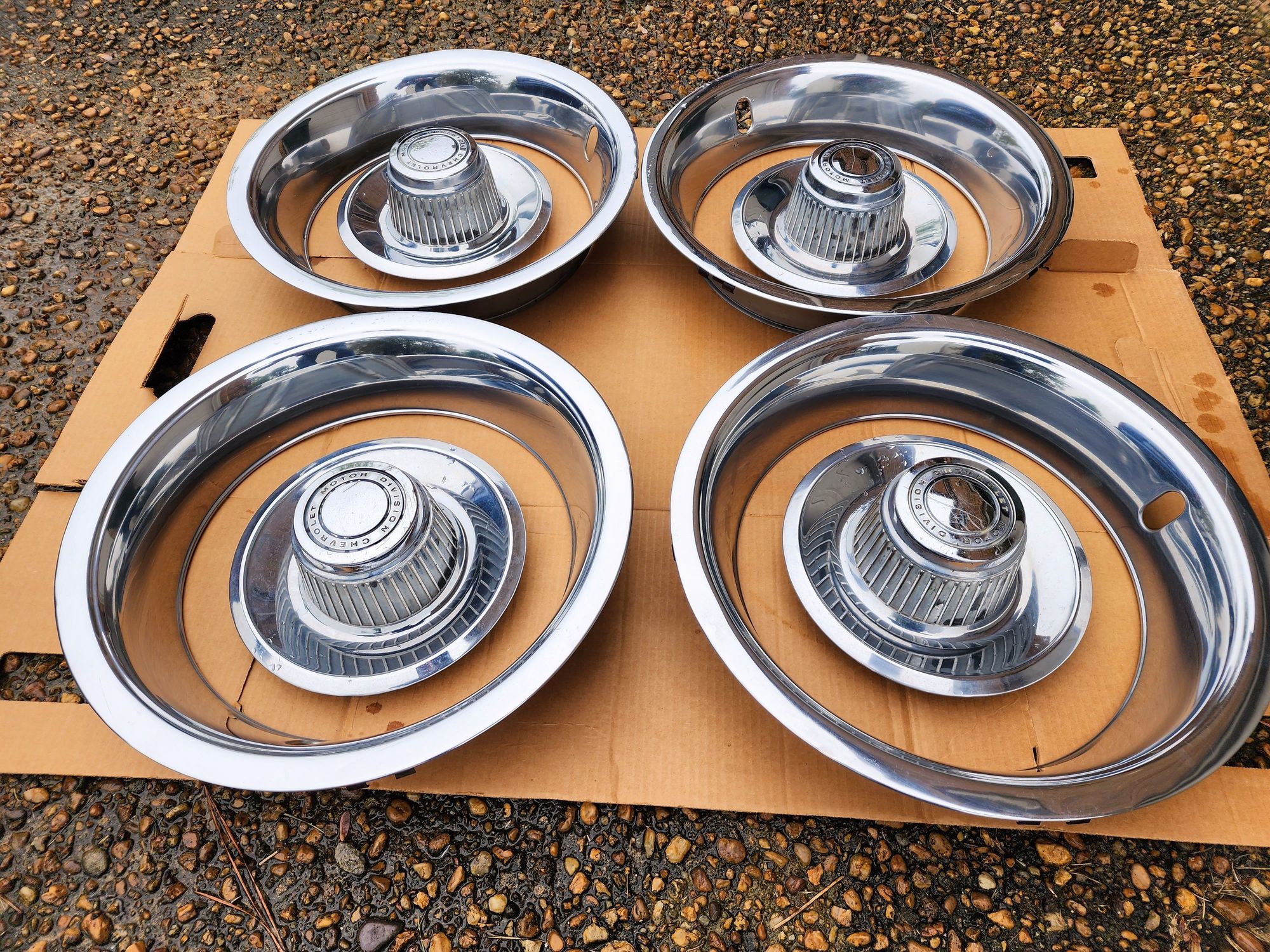 FS (For Sale) Beauty rings and center caps CorvetteForum Chevrolet