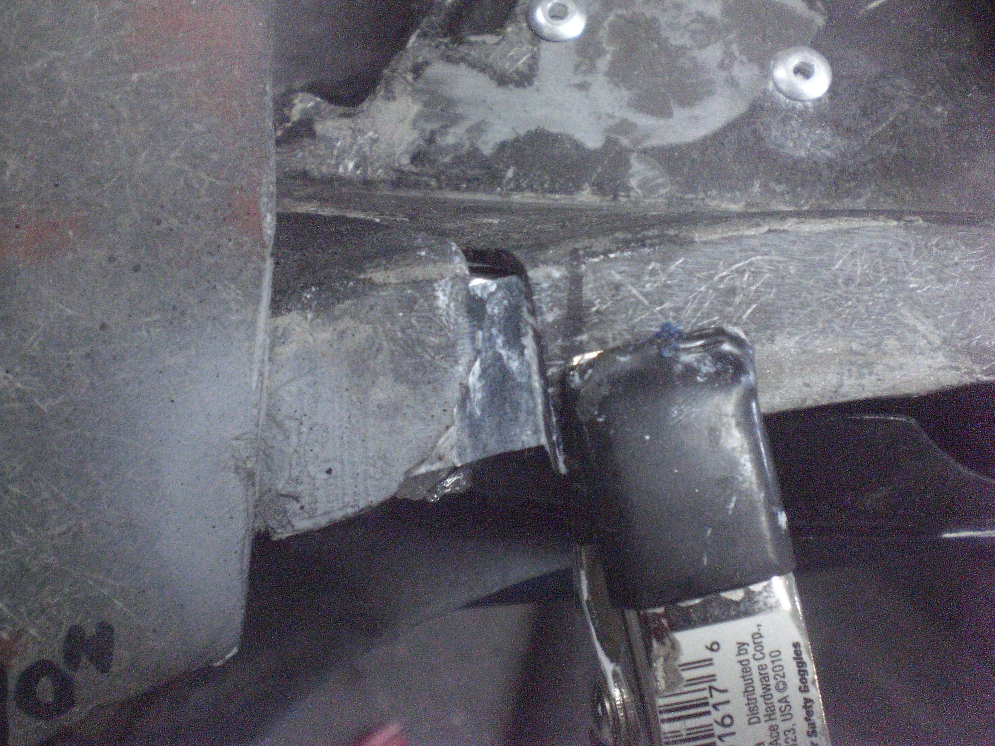 Self made bonding strip was glued in to connect the fixed and cut bupport bonding flanges.
