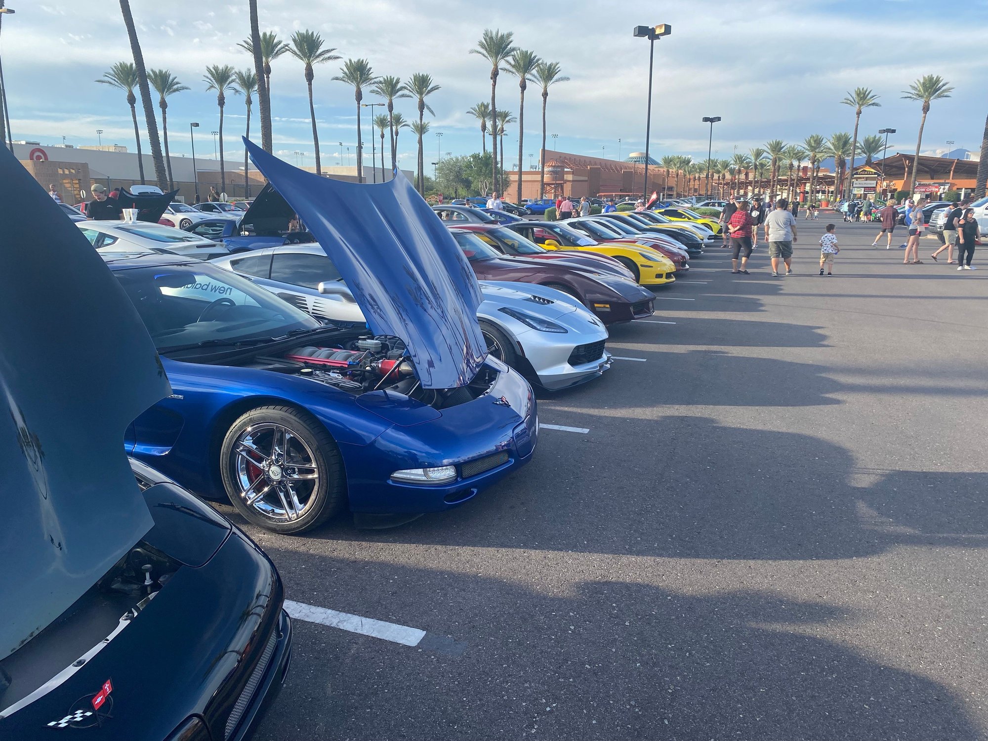 30+ Corvettes at the Scottsdale Pavilion's Saturday night cruisein