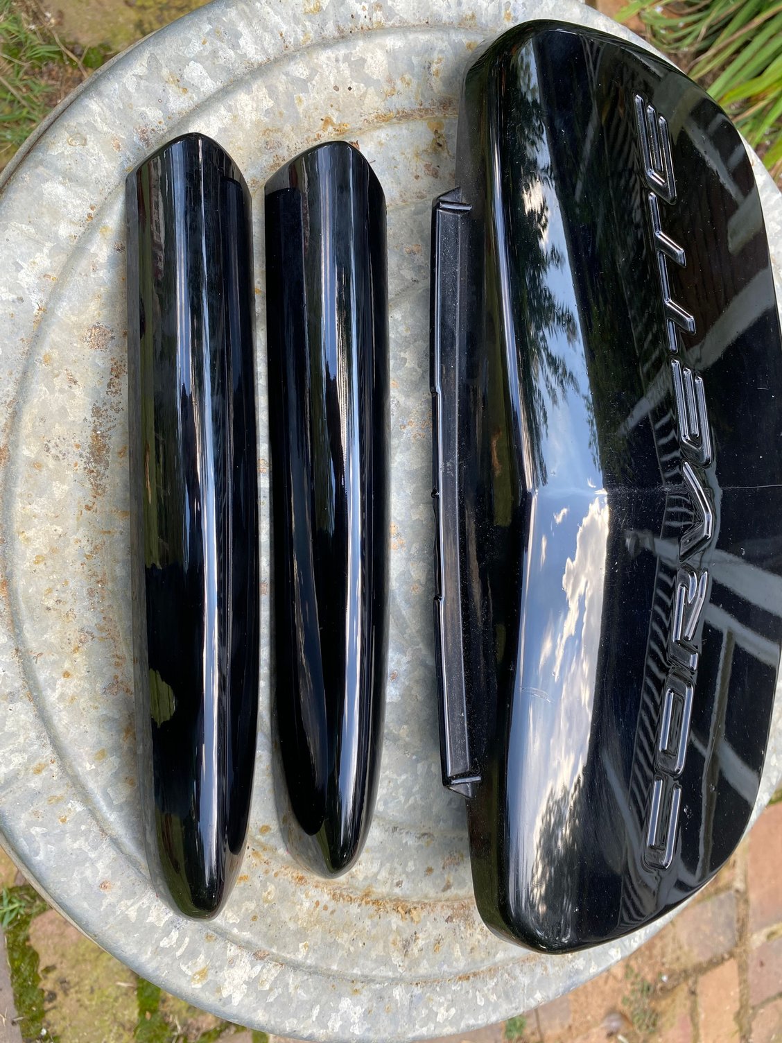 FS (For Sale) Black license plate filler and fender moldings