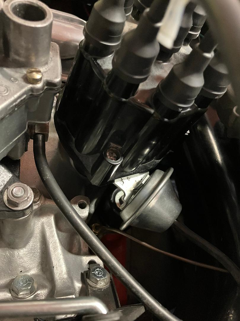 Distributor from the driver side. Rotated 180� compared to initial situation. 
