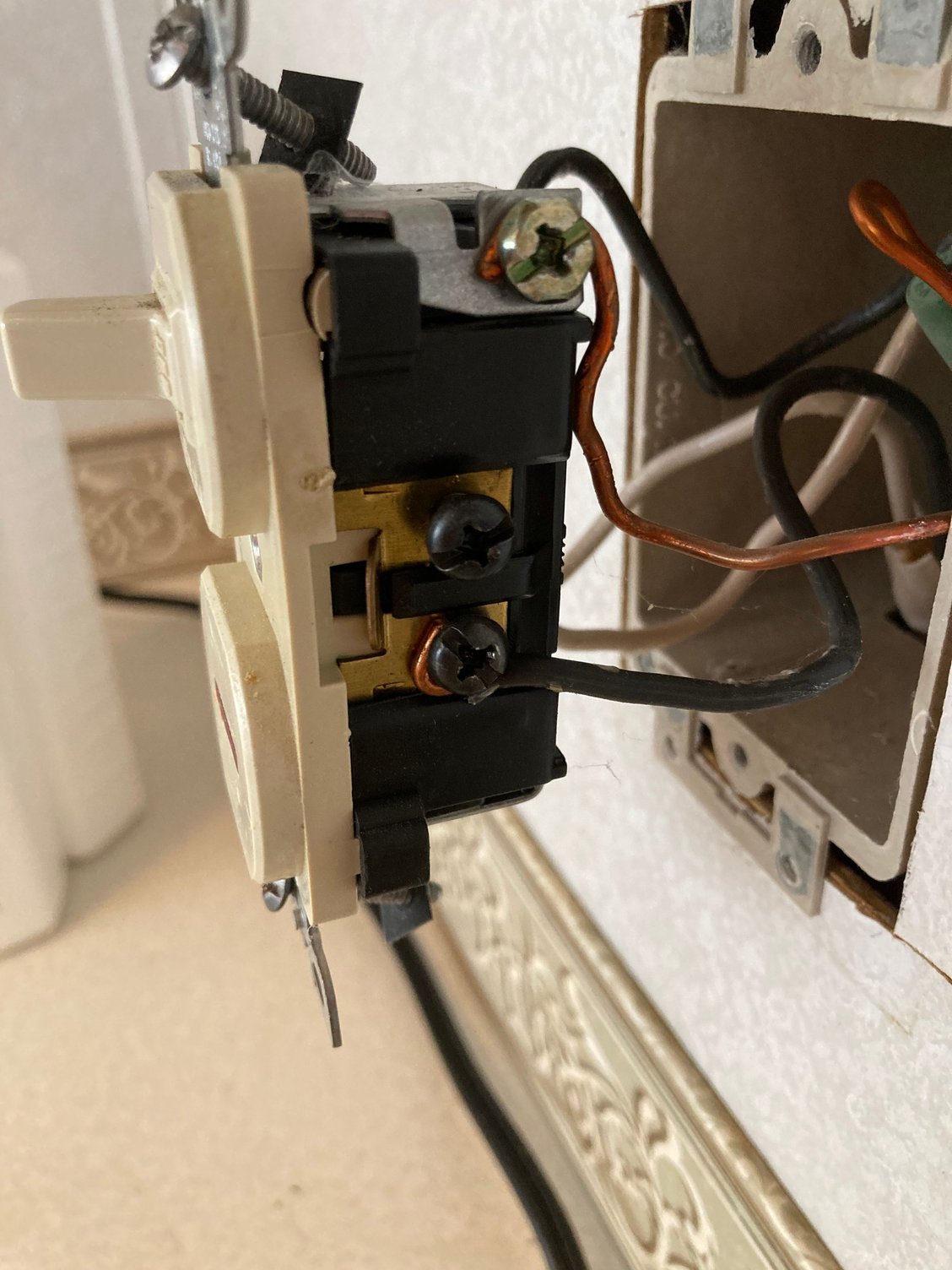 How to connect a "Single Pole Switch & Pilot Light" switch