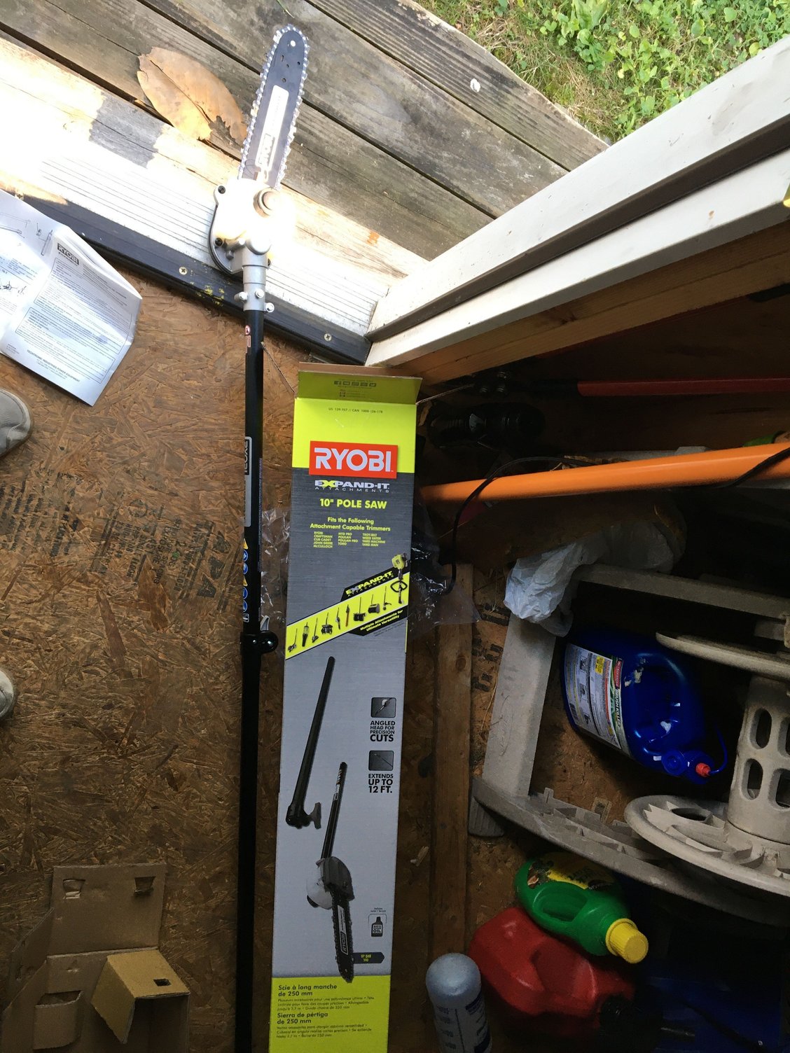 How to store an electric pole saw without leaking oil DoItYourself