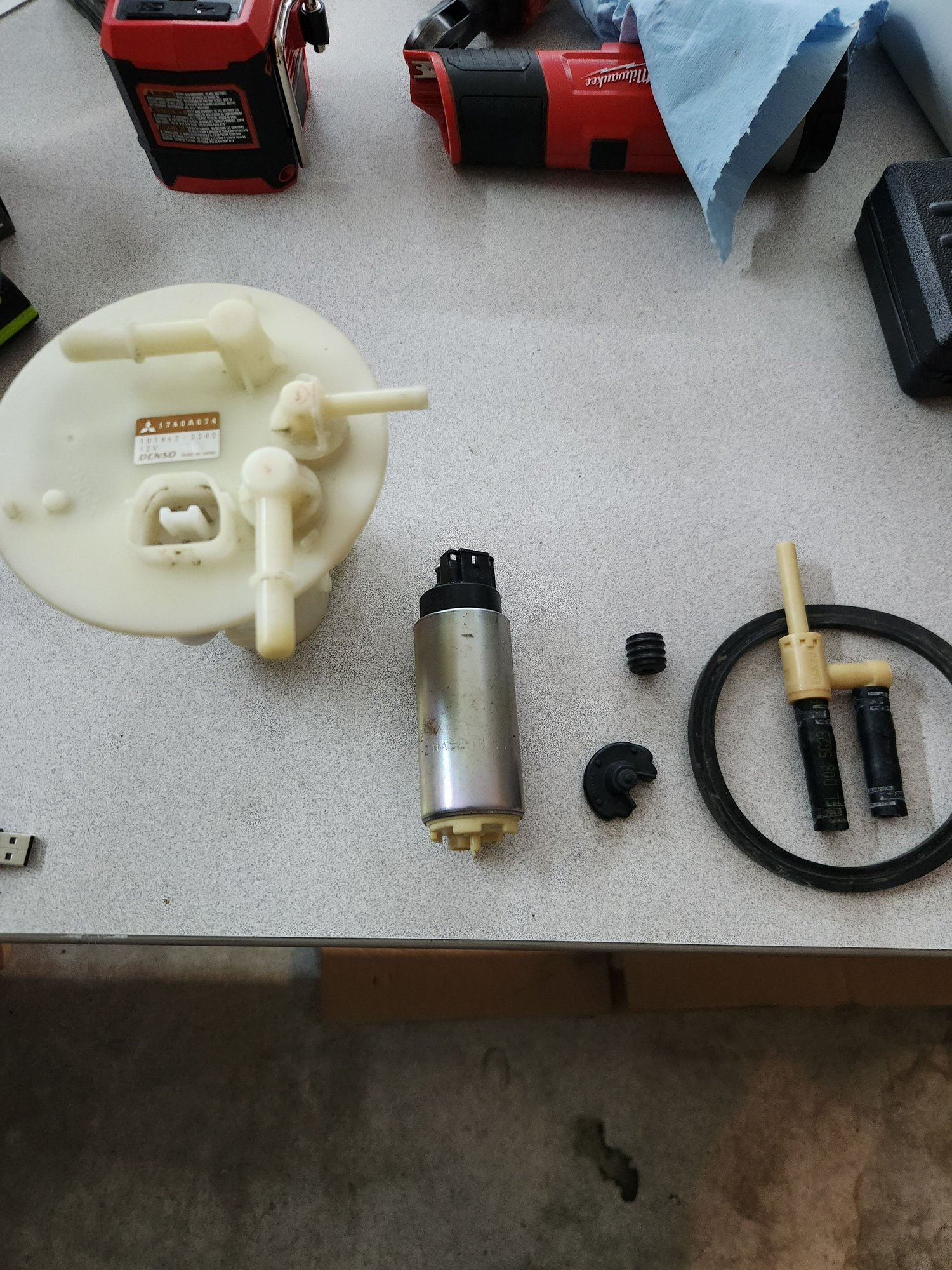 Engine - Intake/Fuel - Oem evo 9 mr  fuel pump and sending unit , 97k miles - Used - 2005 to 2006 Mitsubishi Lancer Evolution - Palmsprings, CA 92240, United States