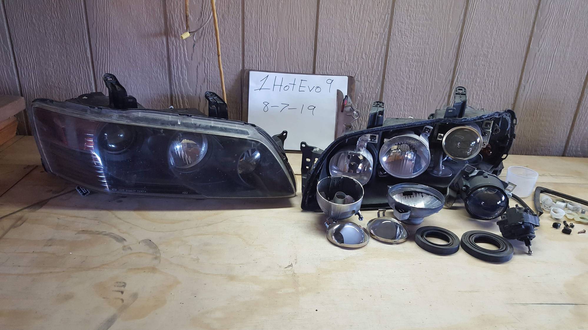 Exterior Body Parts - Headlight Passenger side / Parts - Used - 2004 to 2006 Mitsubishi Lancer Evolution - Tucson, AZ 85705, United States