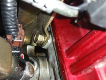 Wet injector #4 and wiring/plug. Maybe oil film is from oil vapor?