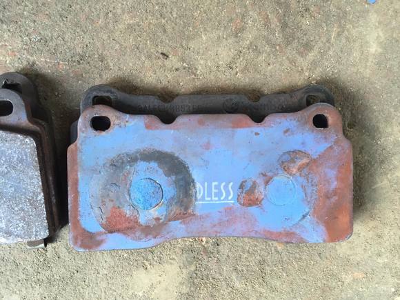 comparison oem brembo front pad with the my endless front pad