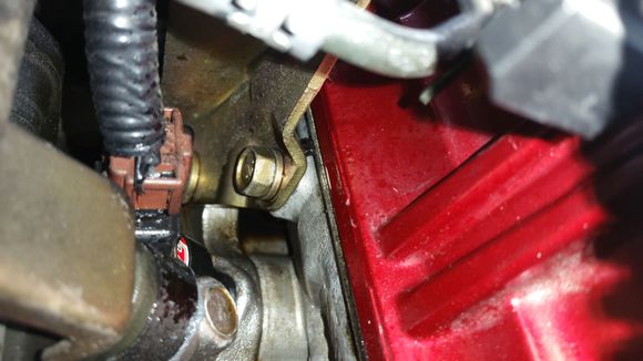 Wet injector #4 and wiring/plug. Maybe oil film is from oil vapor?