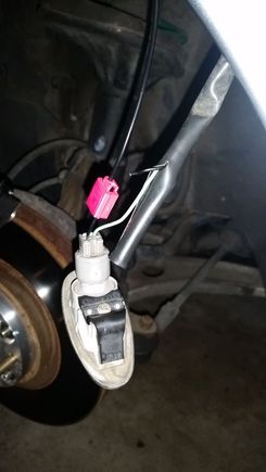 Negative (-) fender signal wire from fender signal assembly