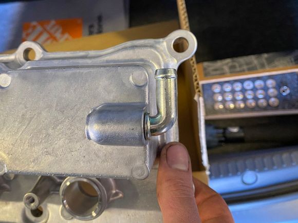 Aluminum valve cover (1035A810)'s 3/8" (9.5mm) breather bung.