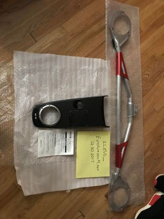 Evolutionm.net   iLLeVO_
New ralliart carbon shift console
and 
JDM Ralliart Evo 7-8-9 Front Strut Tower Bar