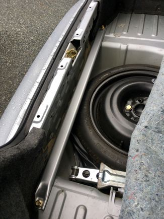 Rs trunk bar with new oem hardware