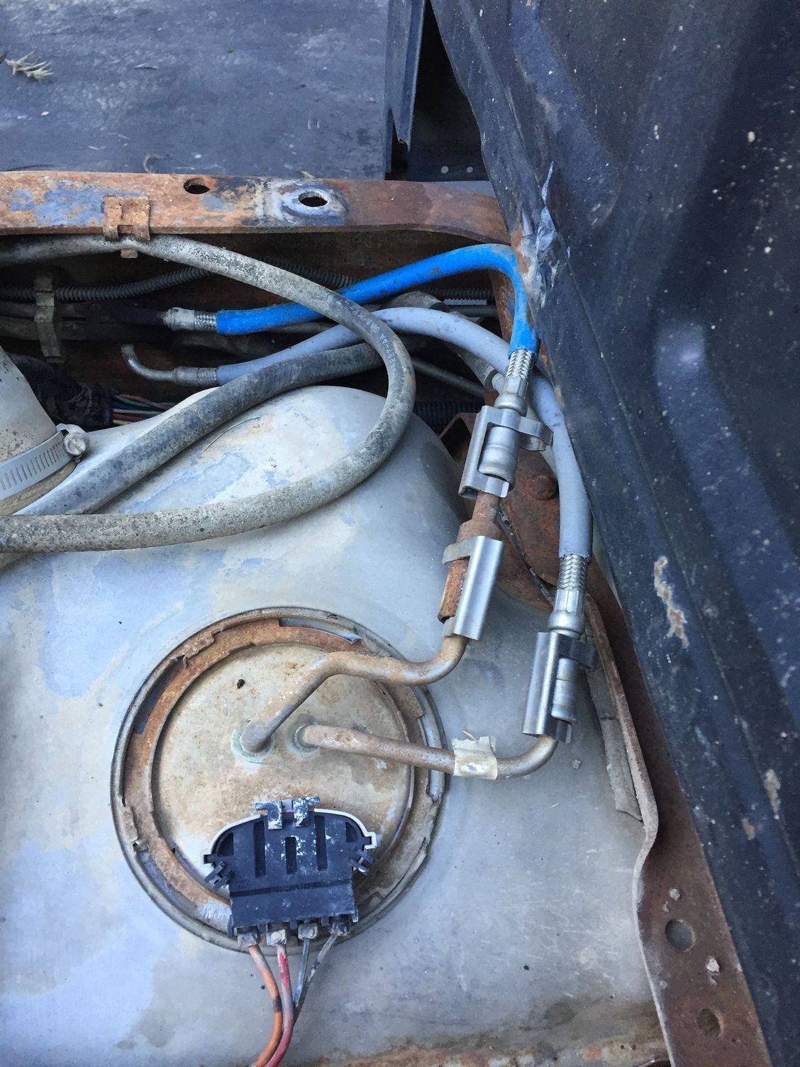 Rear gas tank doesnt function, hasnt for years. Where to start Ford