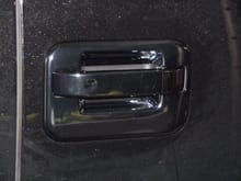 passenger door handle and trim overlay in chrome painted with black chrome kit