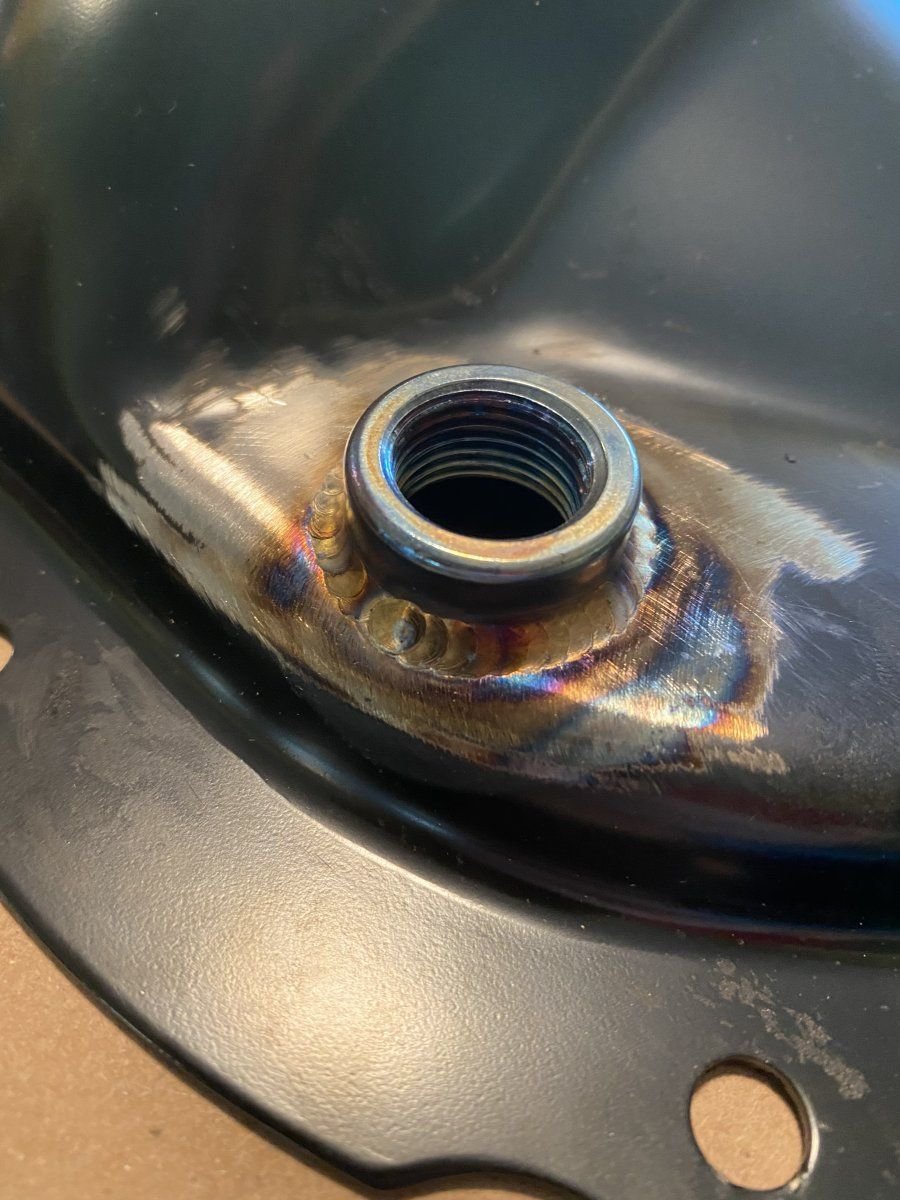 Are there any aftermarket front diff covers with drain plugs? Ford