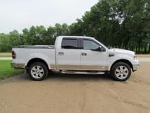 Ford F150 SuperCrew. Tonnea cover, lined box, and more...