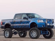 0807tr 01 z 2007 ford f150 right side view[1]