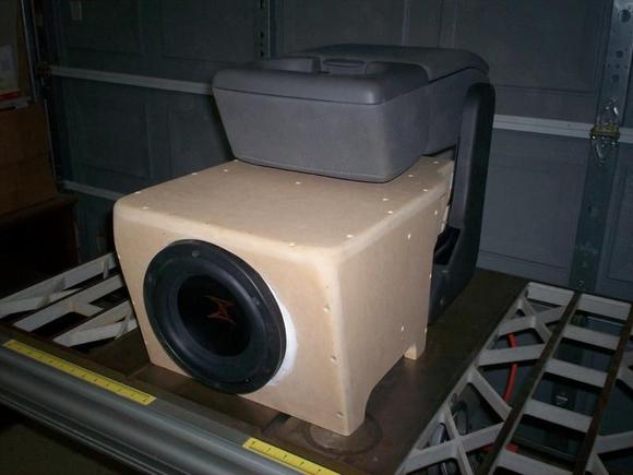 frount view 
Description:  this pick has the speaker installed for a look with the arm rest.