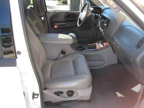 2000 Ford Expedition console with 60/40 seat cut down and made into a bucket seat.