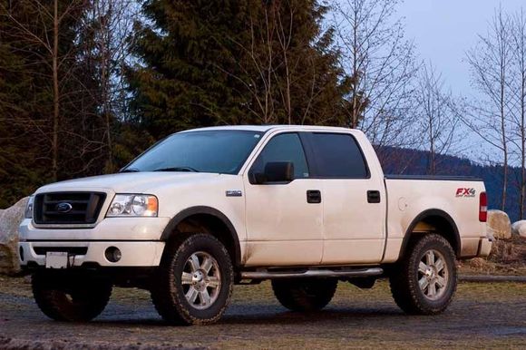 2007 F150 FX4
325/60/20
2.5" Autospring front
3" Autospring blocks rear