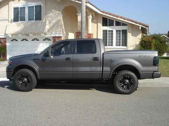 PTM fender flares
Used dupli-color Truck, Van, &amp; SUV paint. DSG T299