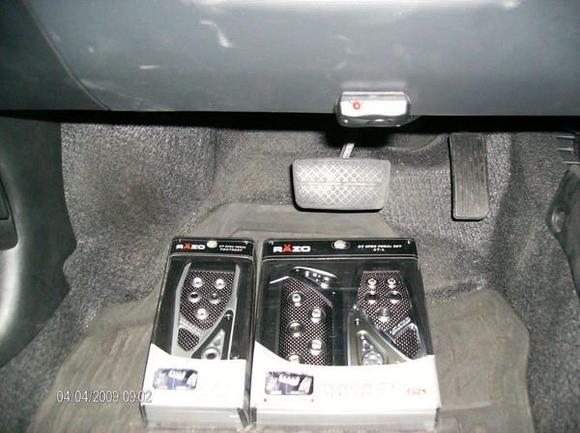 04apR09 //GTR 2008 Gd3 haTch w/ 19143 miles - oem pedals