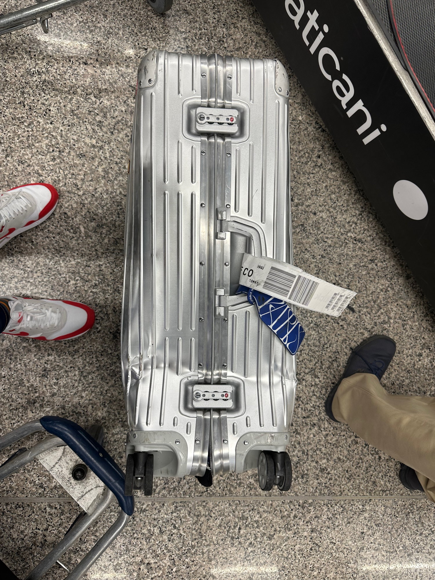 damaged rimowa luggage