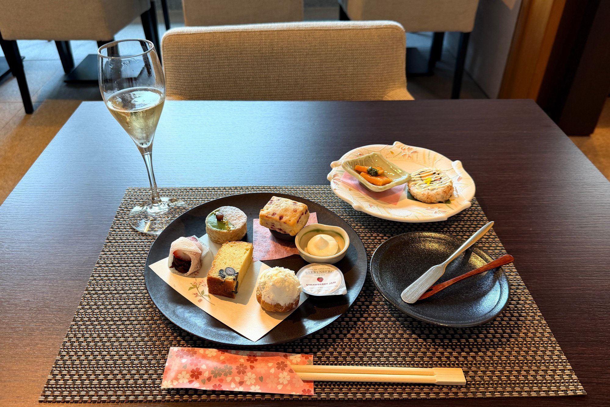 NAGOMI Lounge Afternoon Tea Set