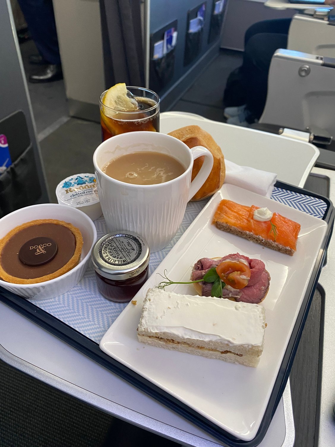 Non-vegetarian afternoon tea BCN - LHR 16/11