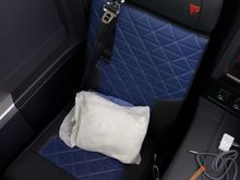 Shoulder strap is detachable.