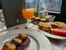 Club InterContinental breakfast