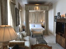 Canopy bed