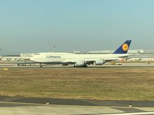 Queen ahead of AC taking off