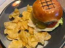 Burger in F lounge